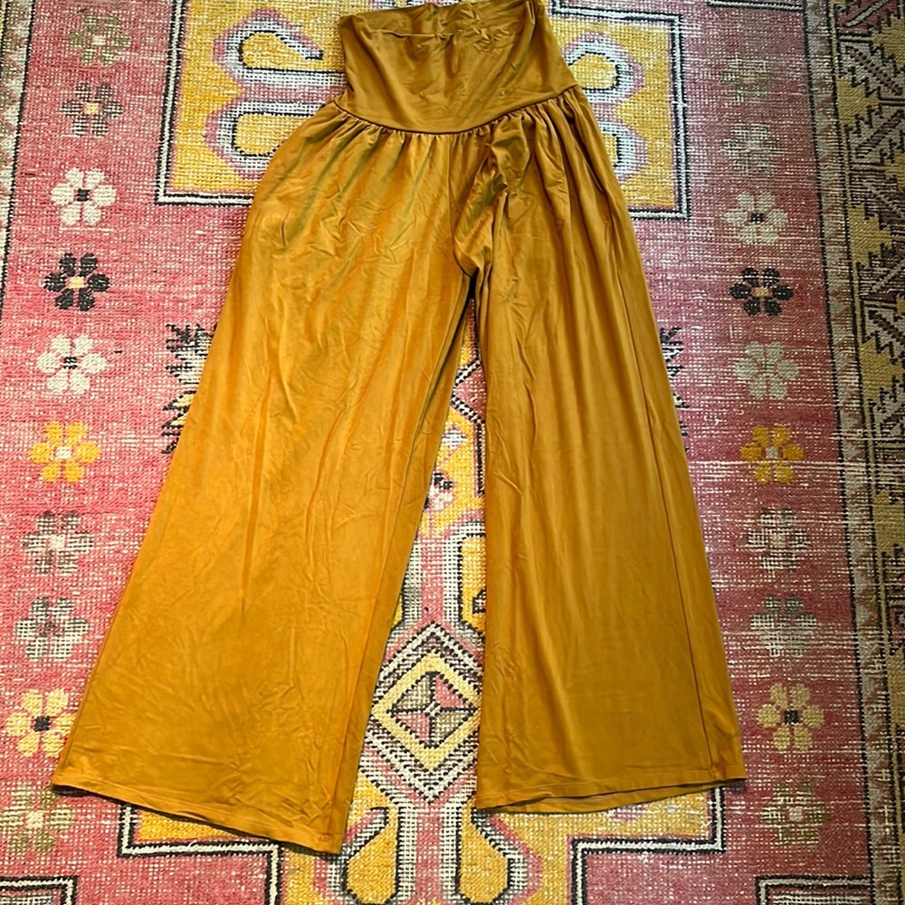 Free label Friday pants